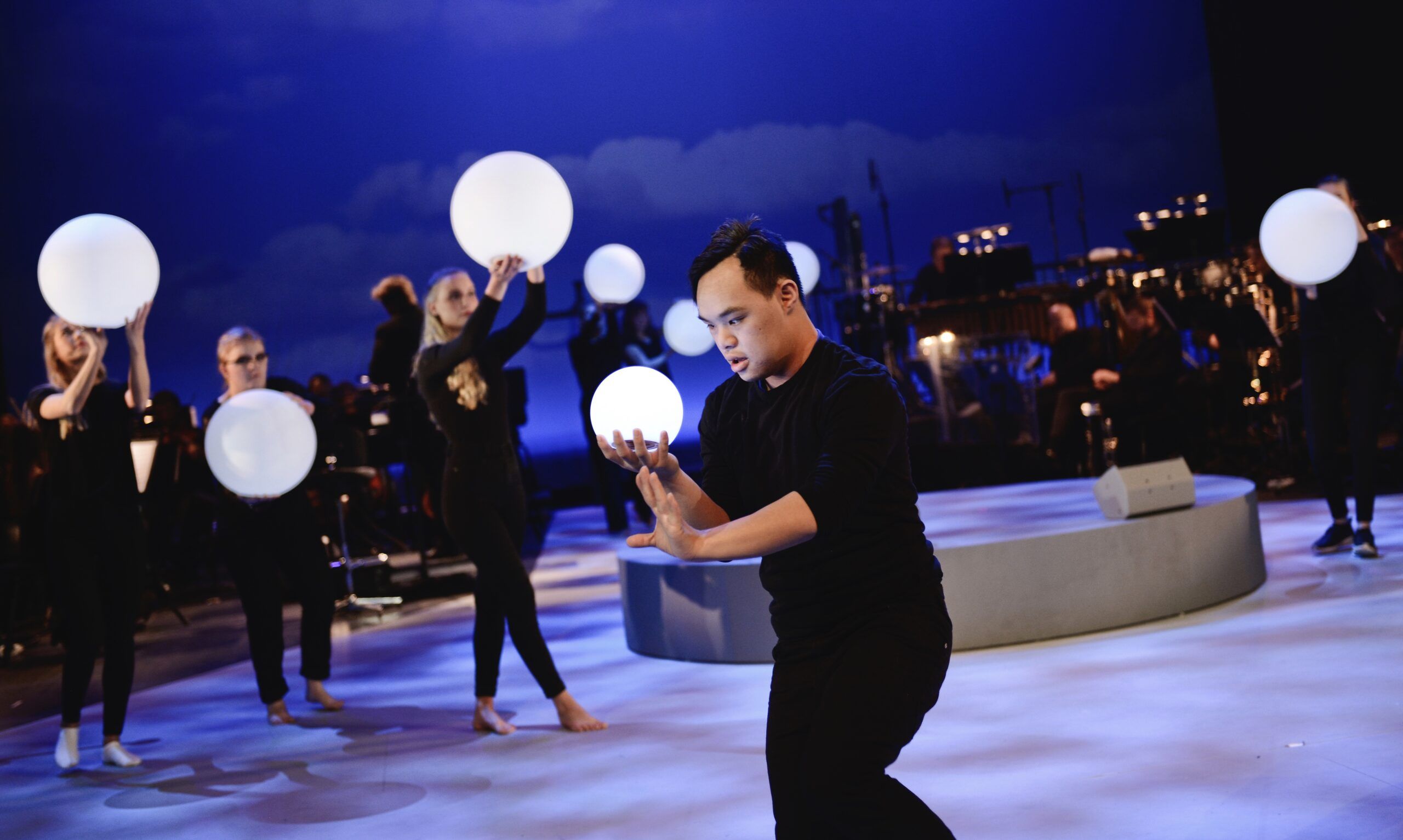 SKAPIA ung komposisjon