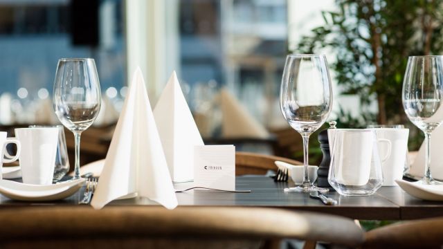 Bilde av dekket bord i Restaurant Frihavn