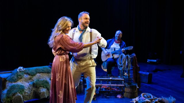 Lars Emil Nielsen, Ann Ingrid Fuglestveit og Svein-Helge Vikse i forestillingen To i båden - sørlandsvisa 100 år