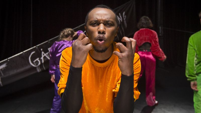 Skuespiller Kevin Mbugua i Culpa! i unntakstilstand