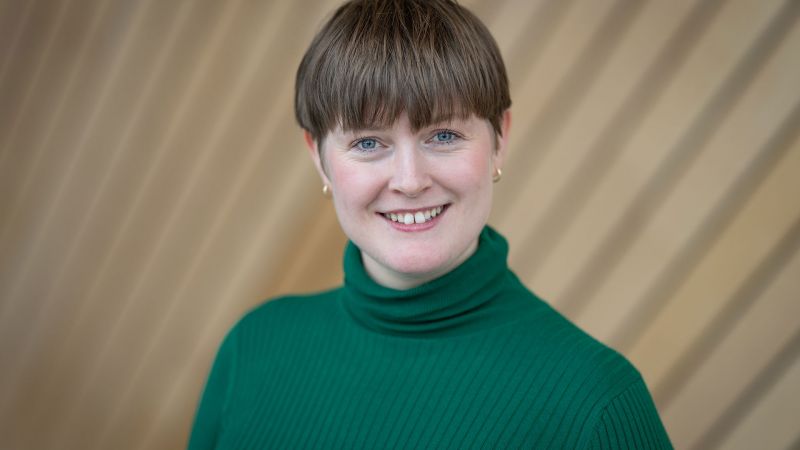 Portrettbilde av Guro Utne Salvesen i Kildens foajé.