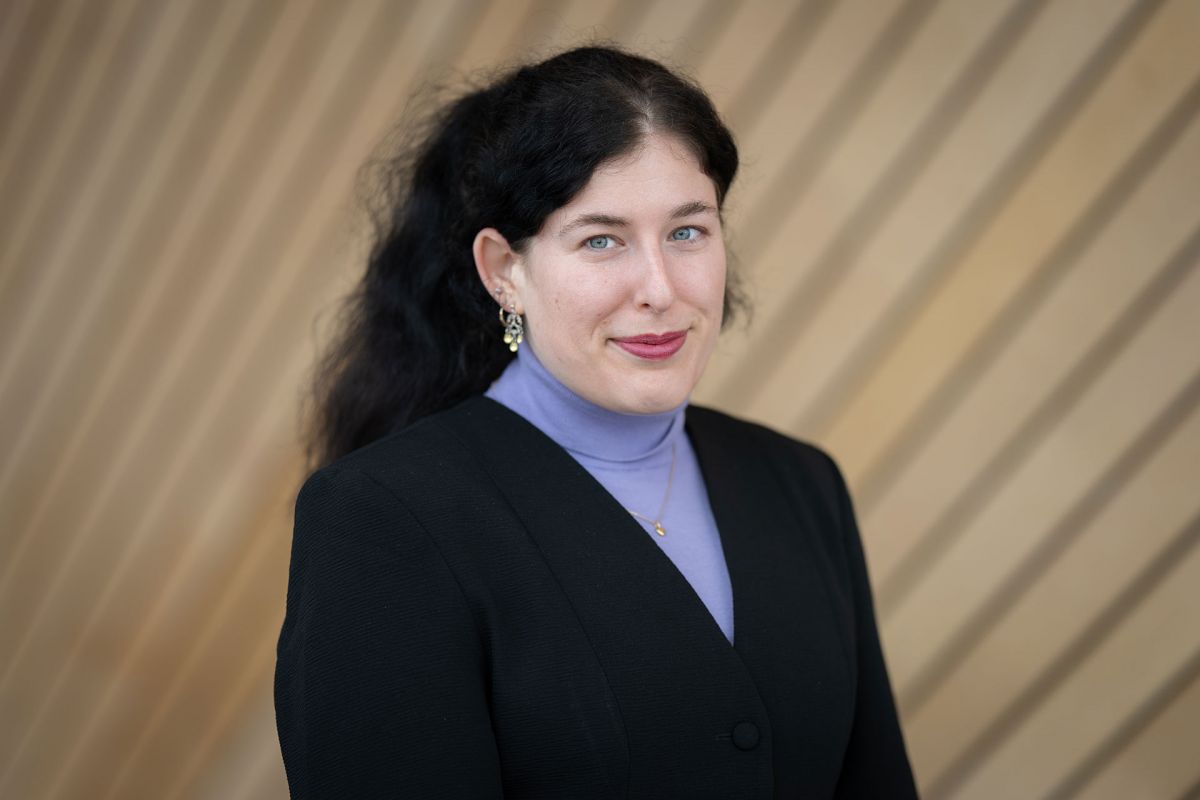 Portrettbilde av Marie Nikazm i Kildens foajé.