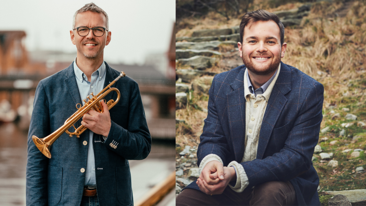 To smilende musikere