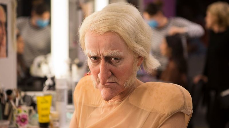 Bilde av Ulla Marie Broch som rollefiguren Ebeneser Knug.