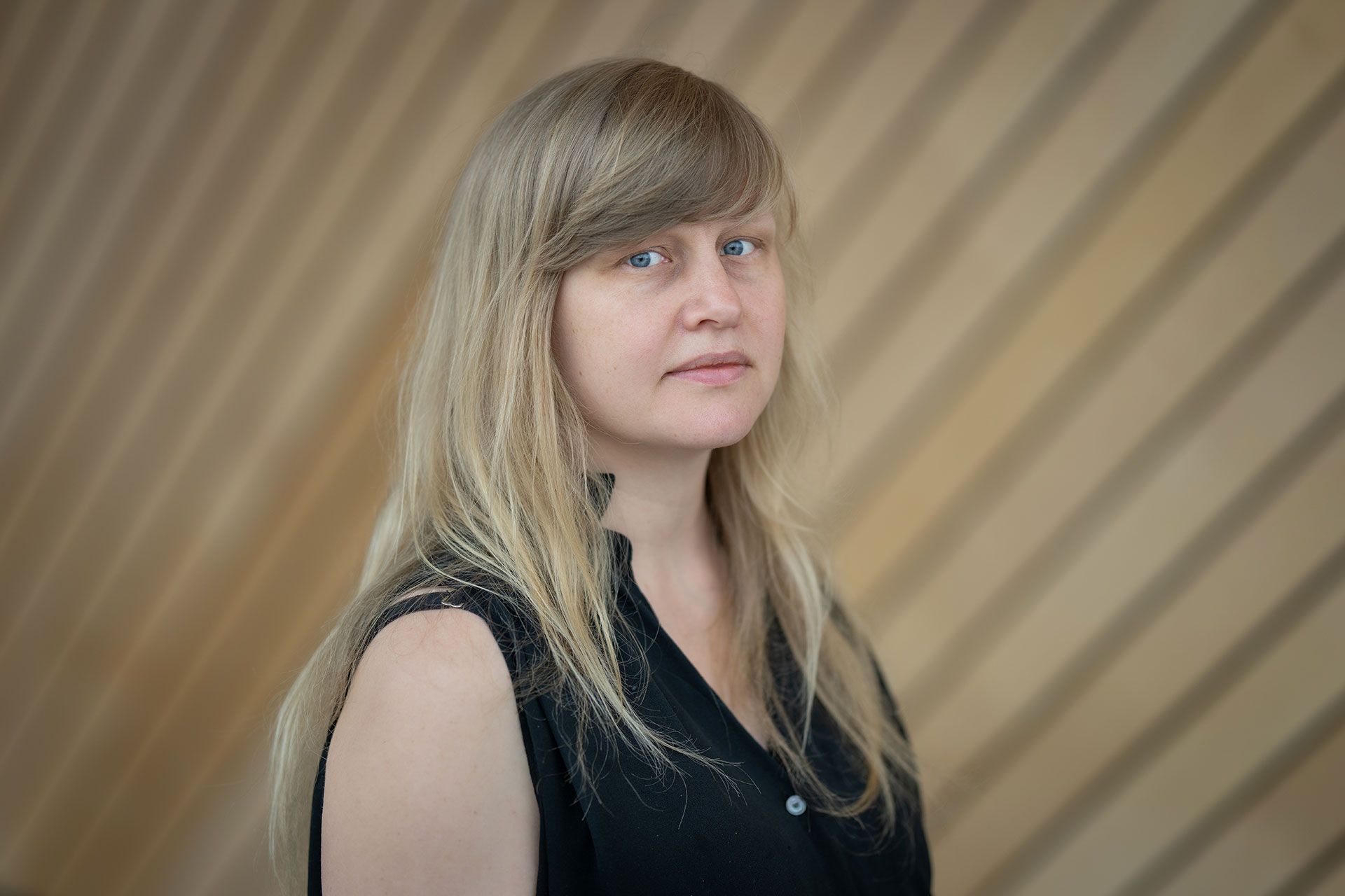 Portrettbilde av Norunn Standal i Kildens foajé