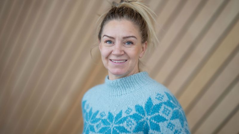 Portrettbilde av Ann Ingrid Fuglestveit i Kildens foajé