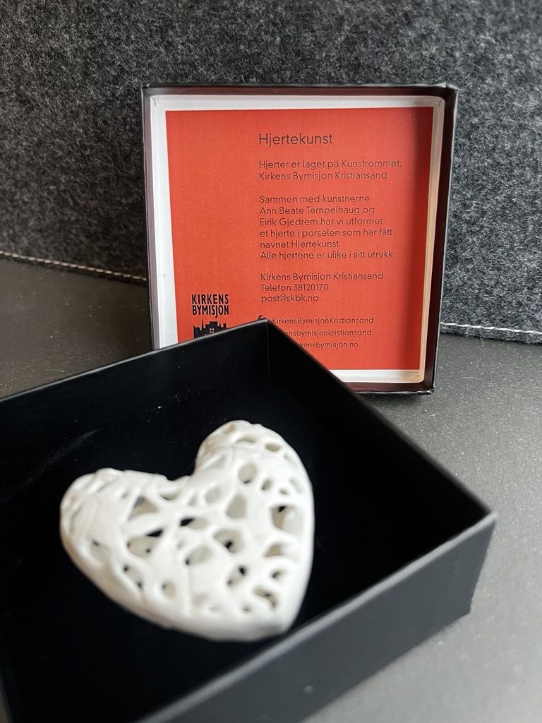 Slik ser hjertene ut, som besøkende dirigenter og solister nå får i gave. 