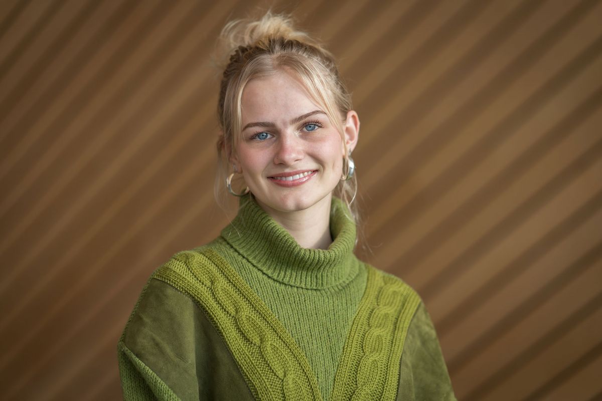 Portrettbilde av Eva Helene Cameron i Kildens foajé.