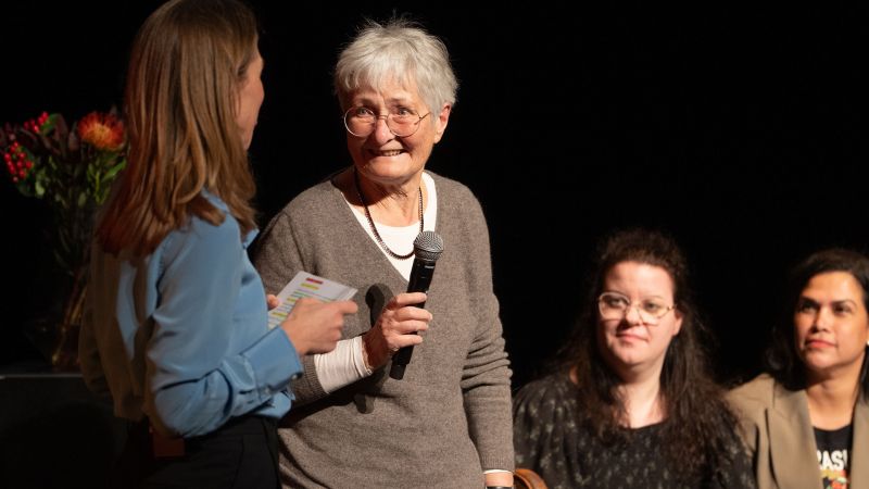 Venneforeningen Applaus på scenen under Teaterlanseringen