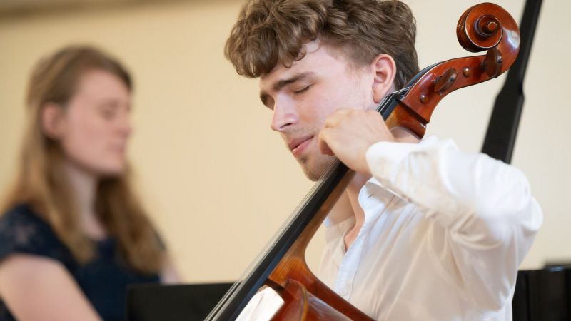 Mathias Pearson med Cello