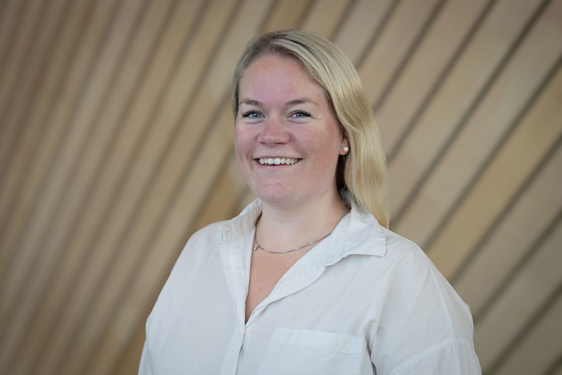 Portrettbilde av Anne Camilla Furre Thommesen i Kildens foajé