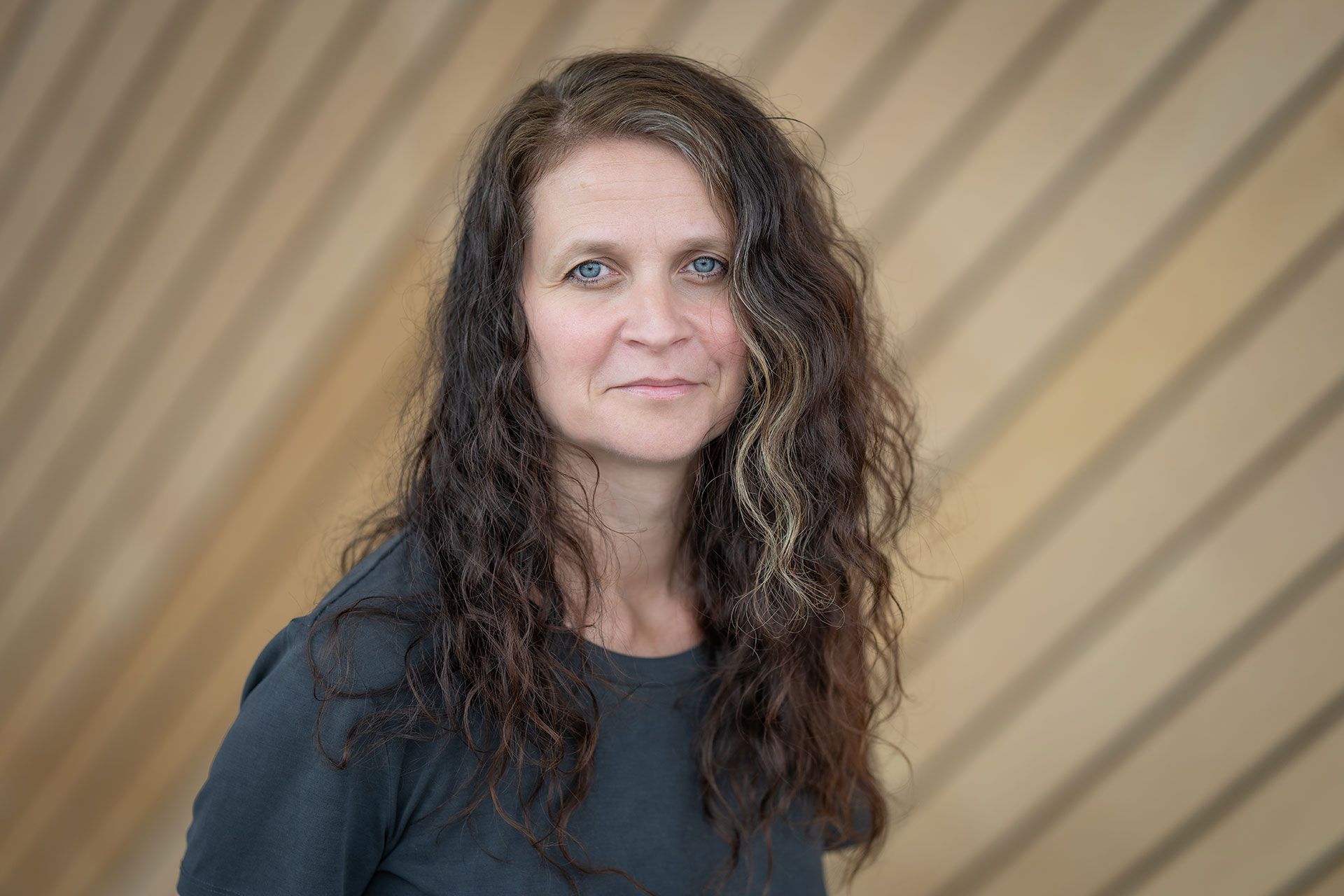 Portrettbilde av Mari Kjeldstadli i Kildens foajé