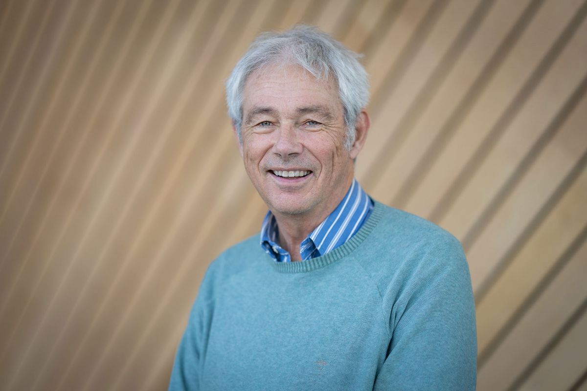 Portrettbilde av Vidar-Strisland i Kildens foajé