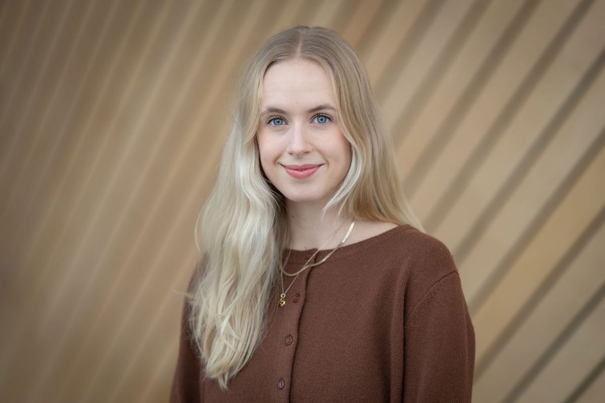 Portrettbilde av Nora Moseid i Kildens foajé.