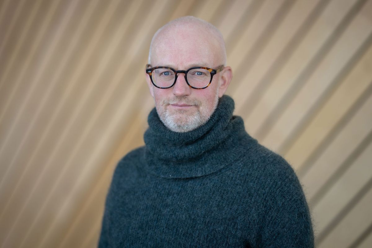 Portrettbilde av Håkon Moe i Kildens foajé