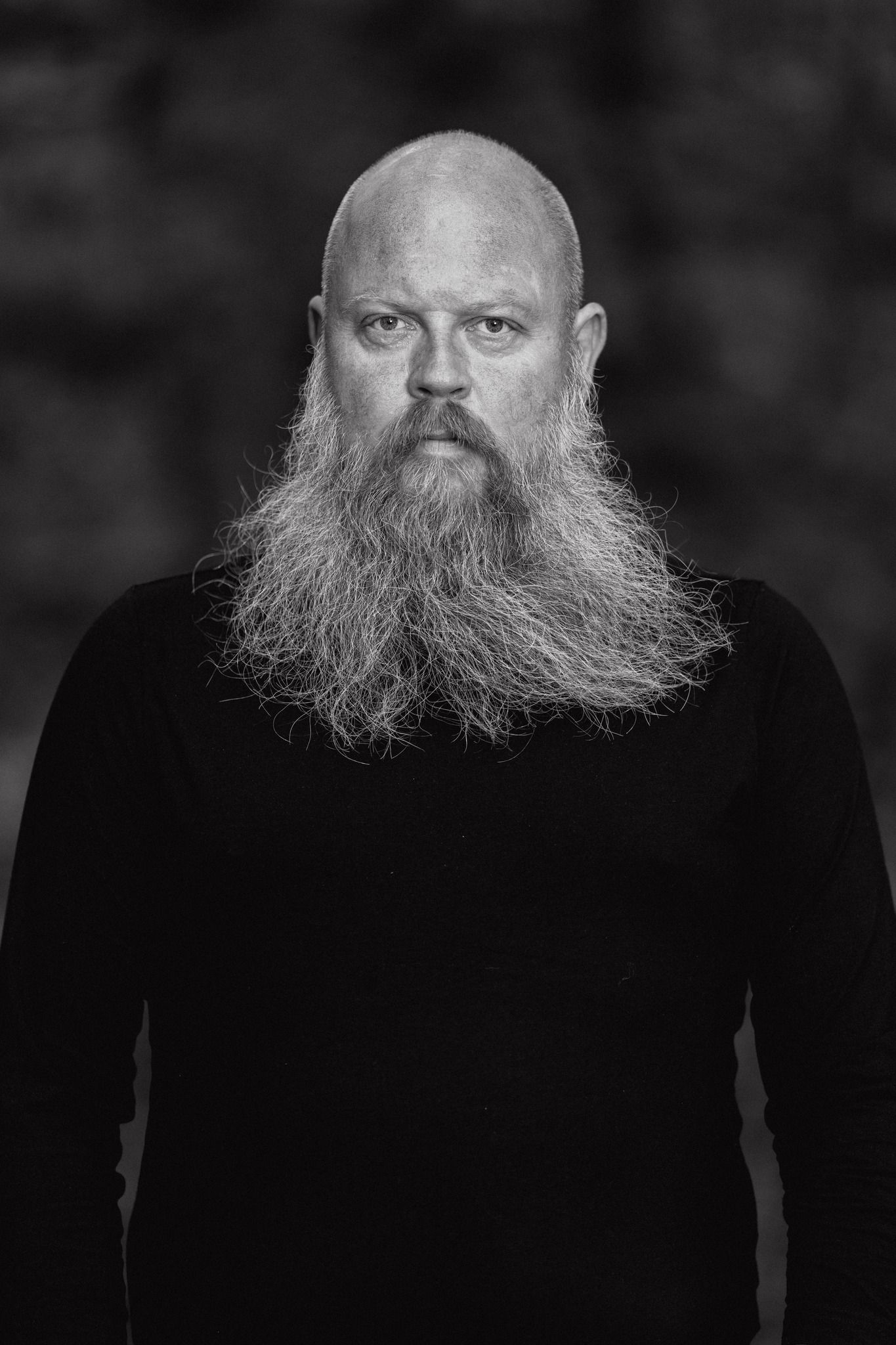 portrettbilde av konferansier i sort hvitt