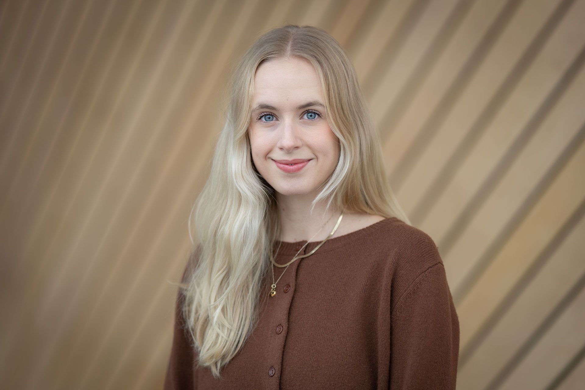 Portrettbilde av Nora Moseid i Kildens foajé.