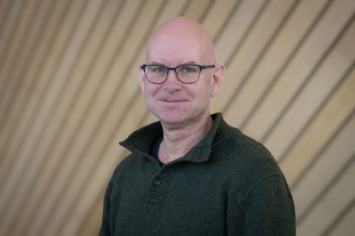 Portrettbilde av Lars Lunde i Kildens foajé