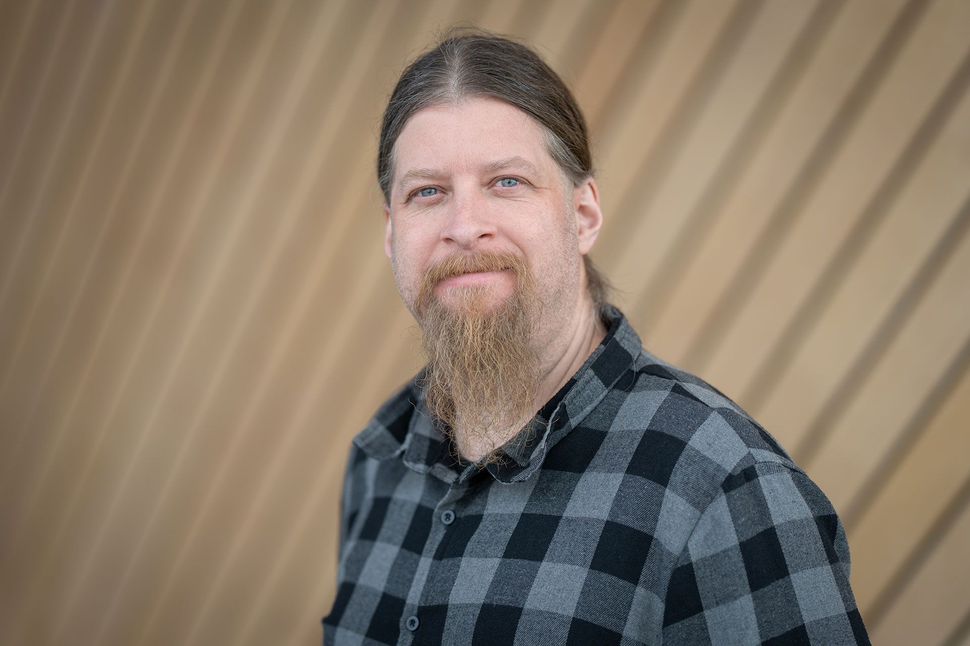 Portrettbilde av Simen Hefte i Kildens foajé