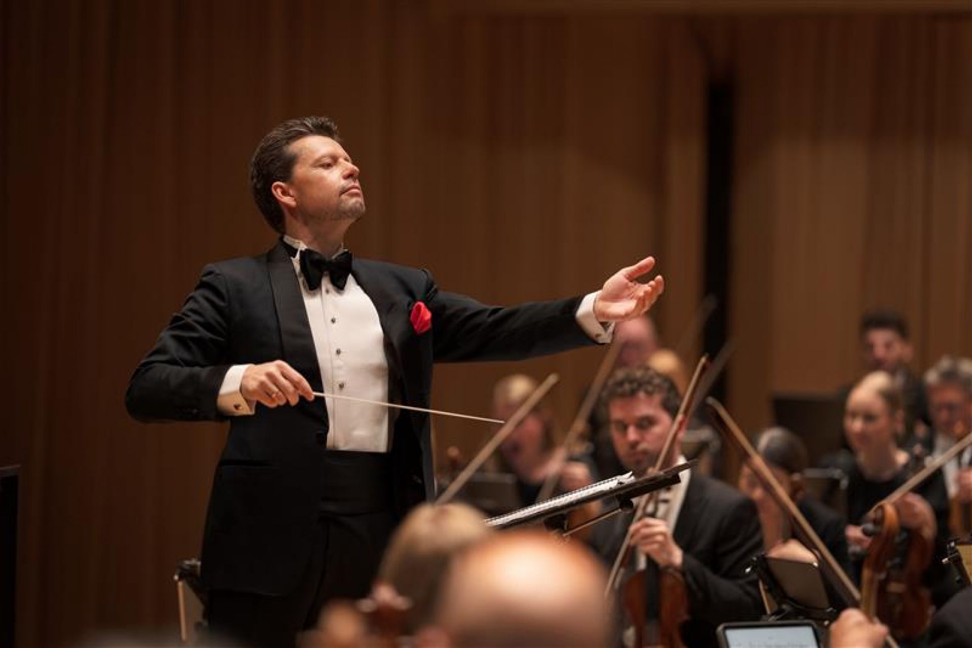 Julian Rachlin foran bølgeveggen sesonglansering KSO