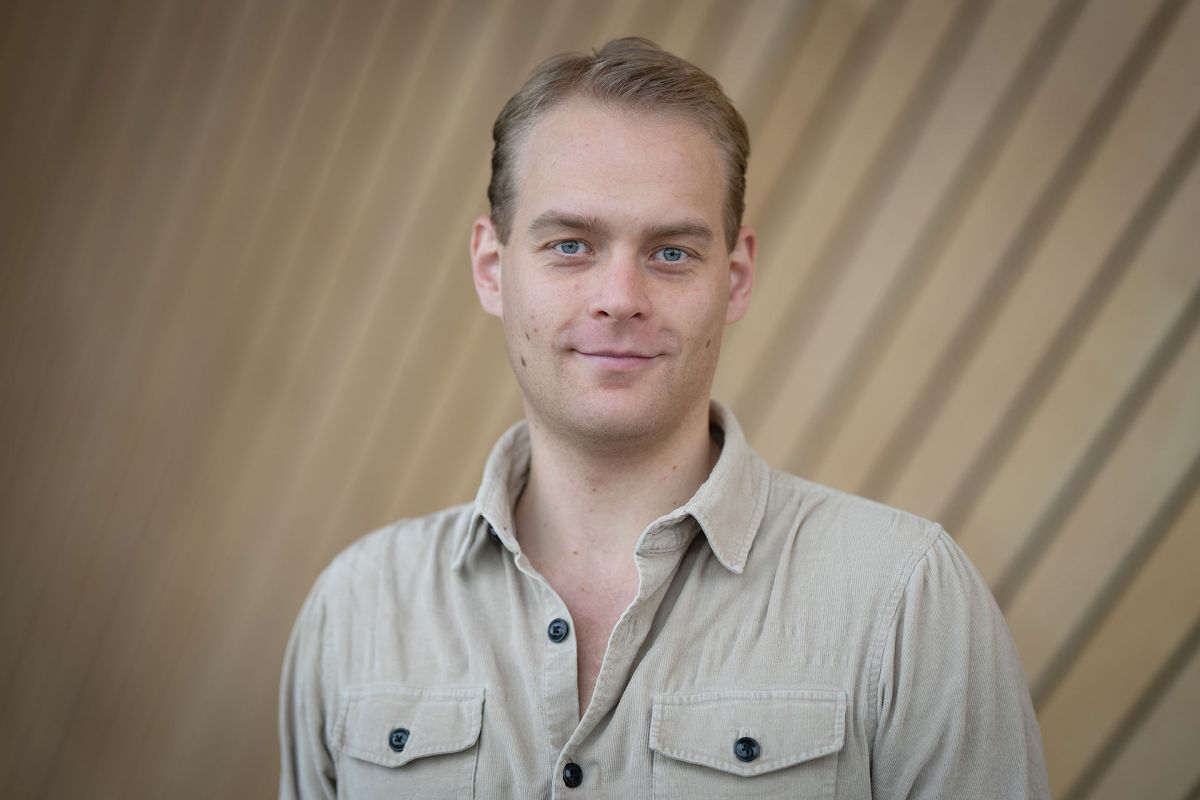 Portrettbilde av Eirik Langås Jørgensen i Kildens foajé