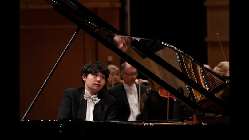 Vinner av Grieg pianokonkurranse spiller Ravel