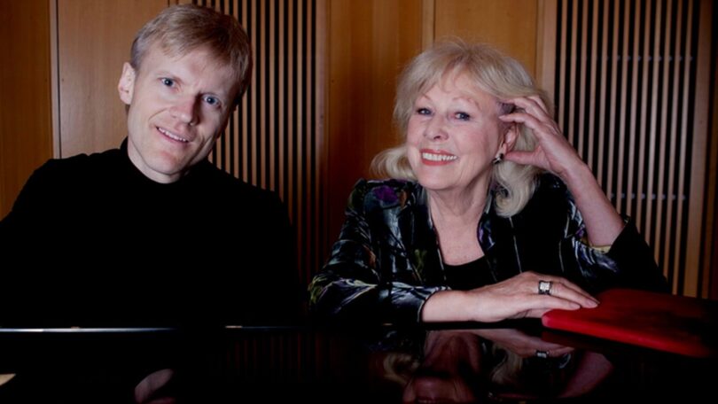 KJÆRLIGHET Med Lise Fjeldstad og Håvard Gimse