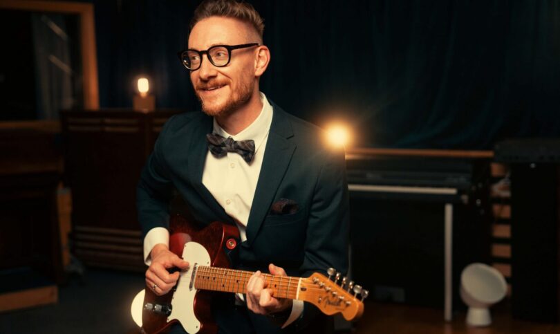 «An American Holiday» med Adam Douglas