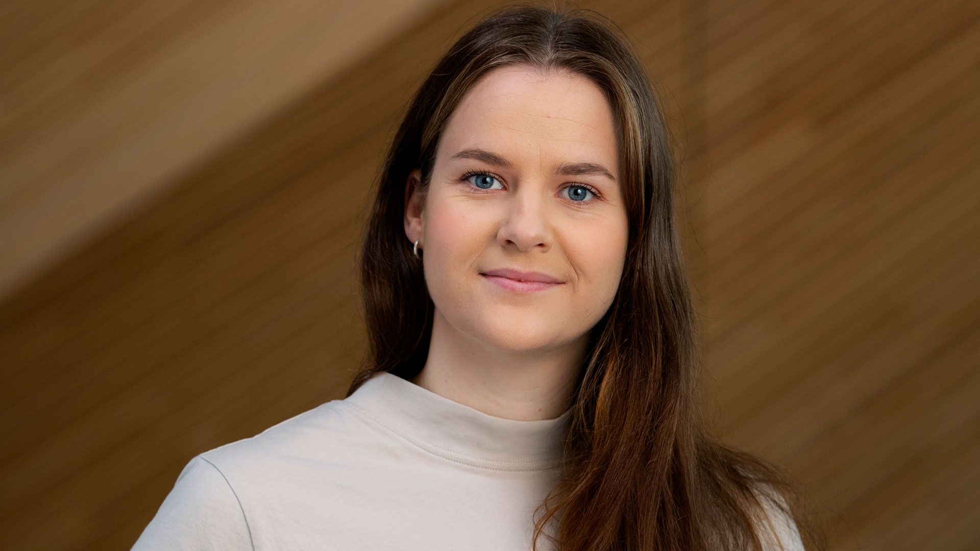 To kvinner i sminkerommet
