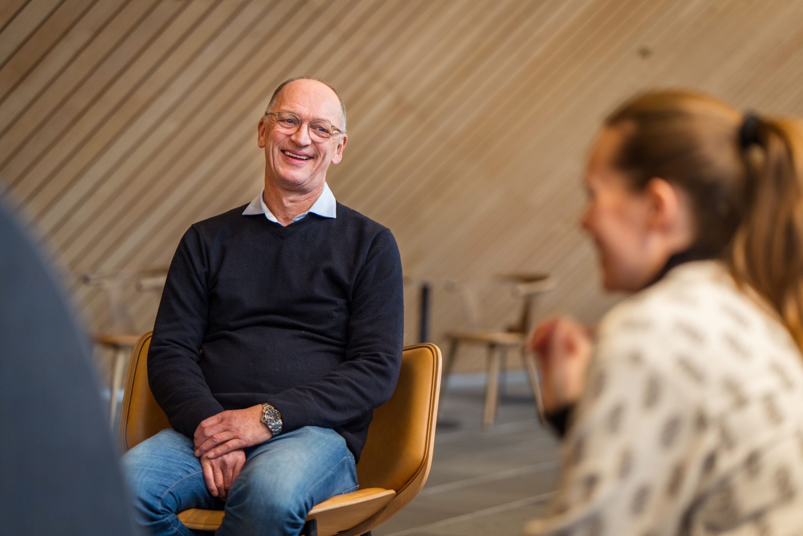 Teaterkortinnehaver Laurits Hvidevoll fotografert under intervjusetting.