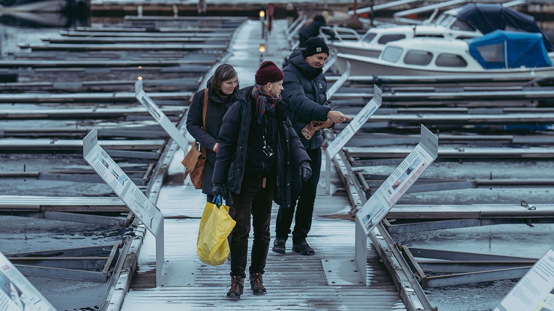 Gjengen i Eg er vinden på ekskursjon i museumshavna.