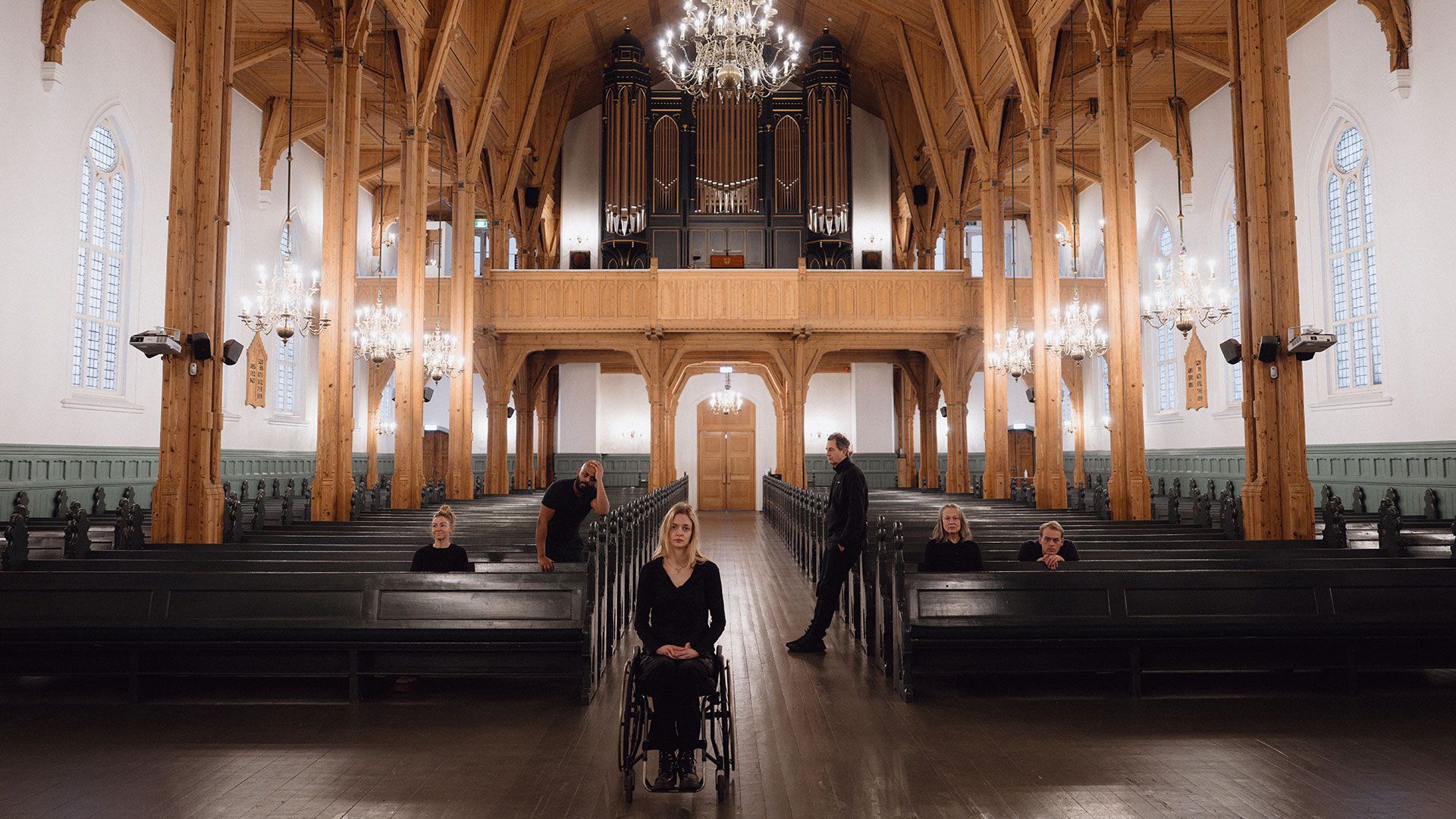 Skuespillerne i Påske av August Strindberg i Domkirka i Kristiansand