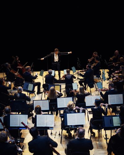 Sjefdirigent Julian Rachlin dirigerer KSO