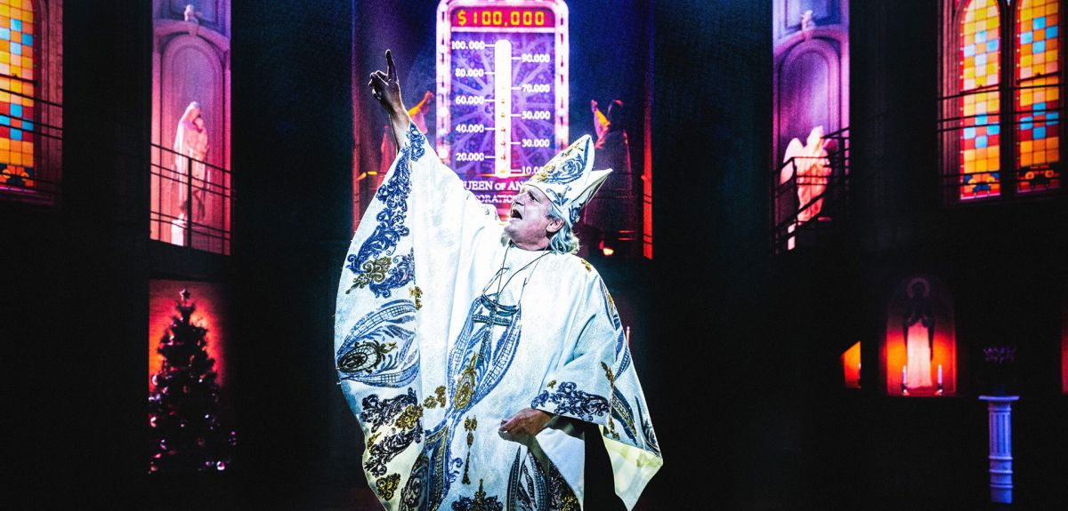 Sister act, Tom Sterri som prest