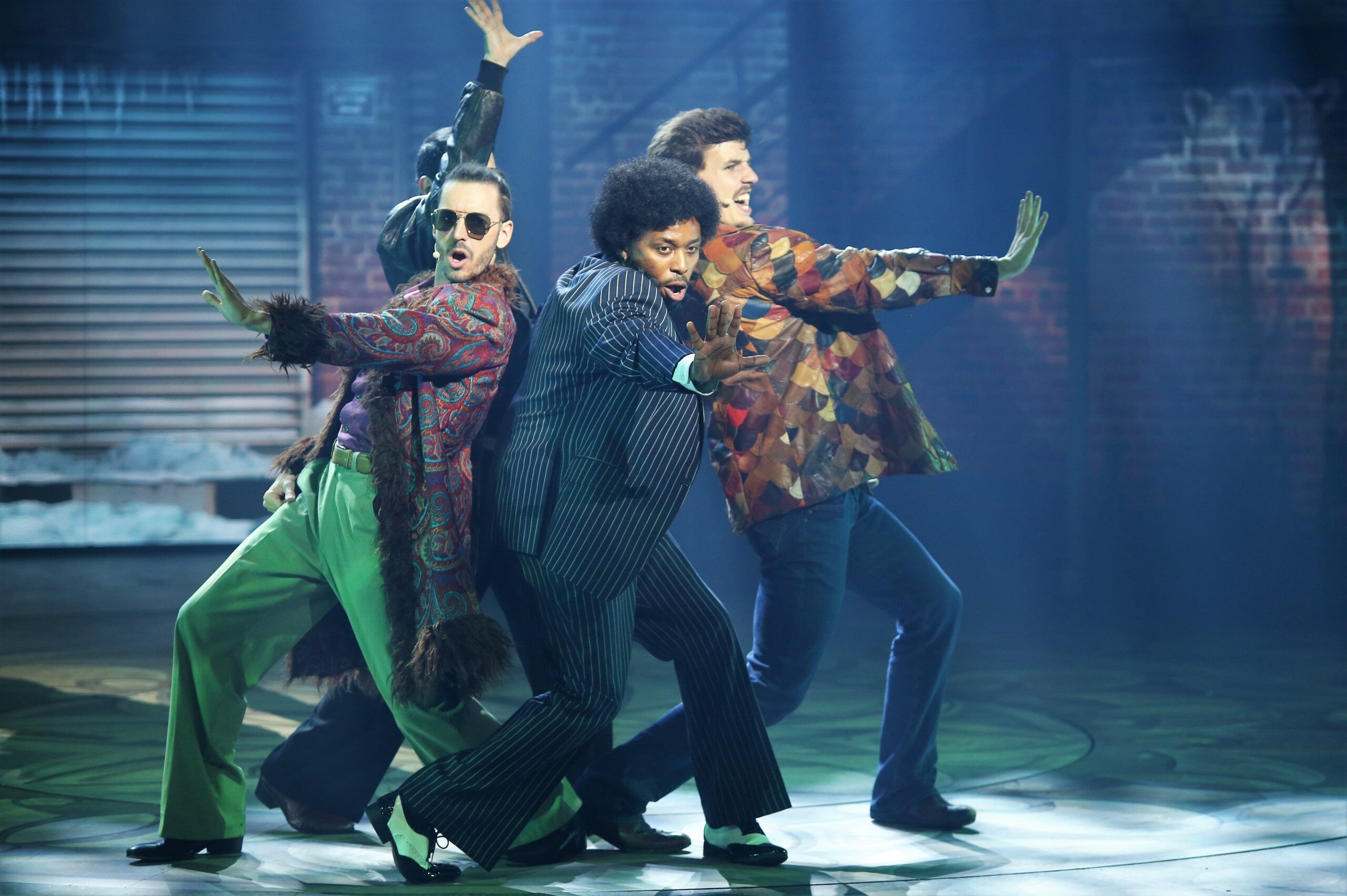 Tre gangstere i forestillingen Sister Act